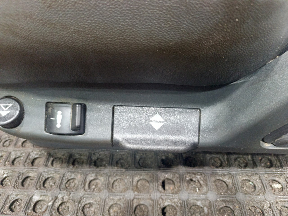 Сиденье переднее левое