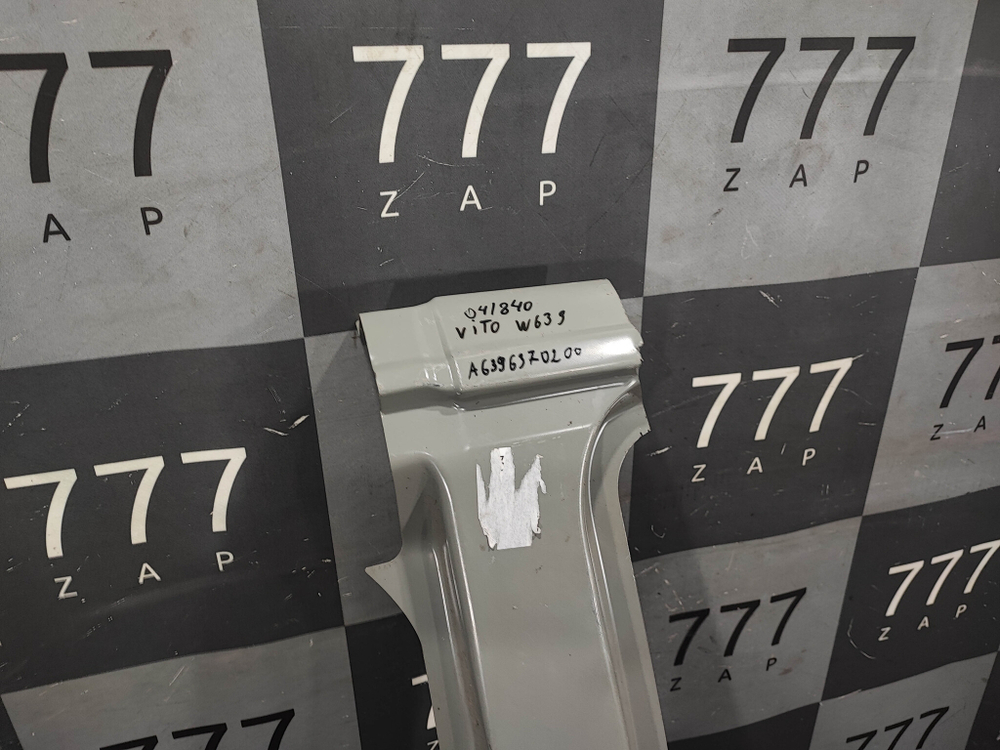 Стойка средняя правая Mercedes Viano (W639) 03-14 Б/У Оригинал A6396370200