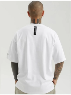 Футболка с арочной надписью