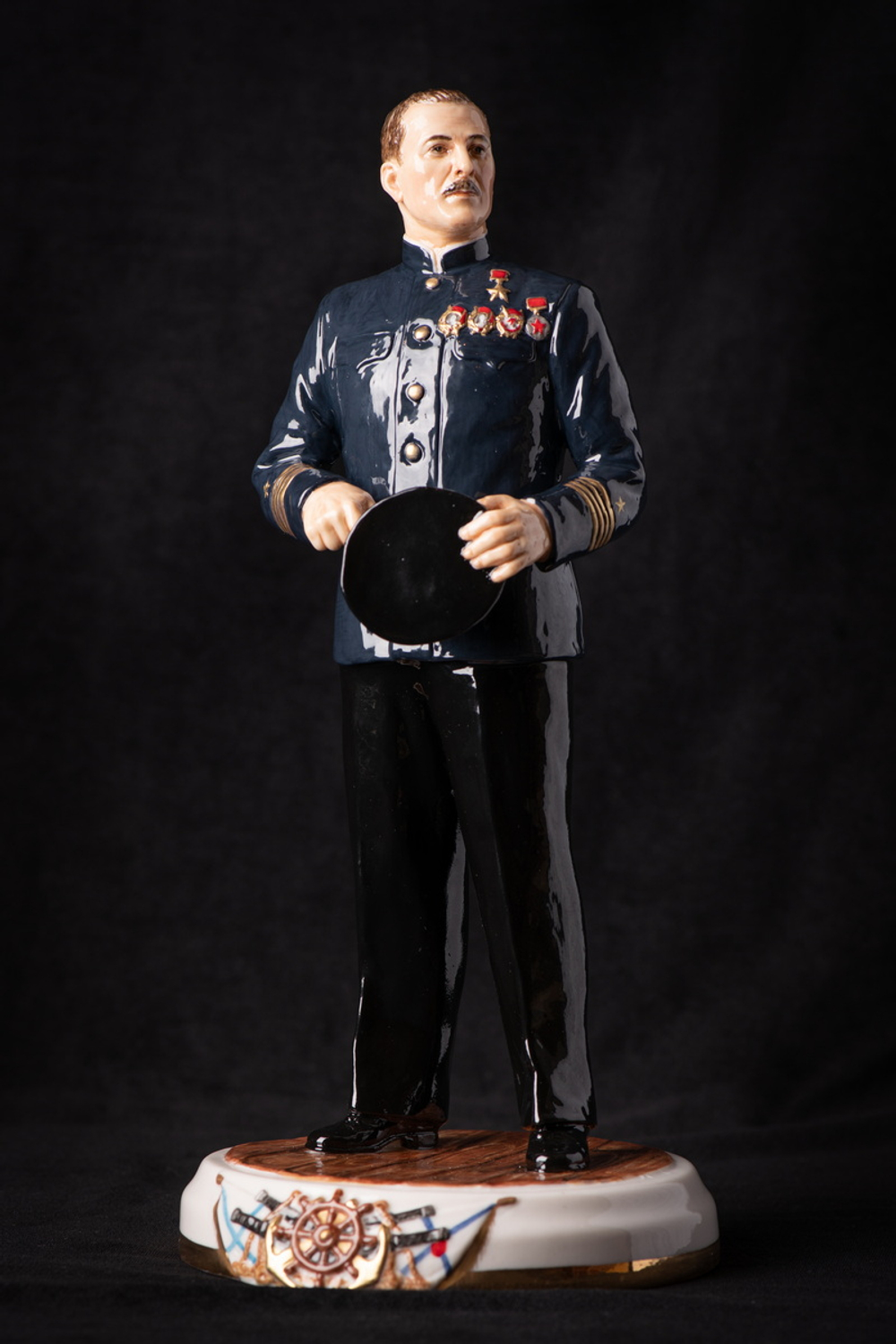 Статуэтка. Фарфор. Солдат. Гаджиев Магомет Имадутдинович - Русский флотоводец. Россия