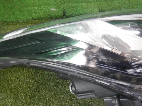 Фара правая Toyota C-HR (2019-2023) LED