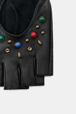 ZARA КОРОТКИЕ КОЖАНЫЕ МИТЕНКИ С ЗАКЛЕПКАМИ И КАМНЯМИ, ЧЕРНЫЙ