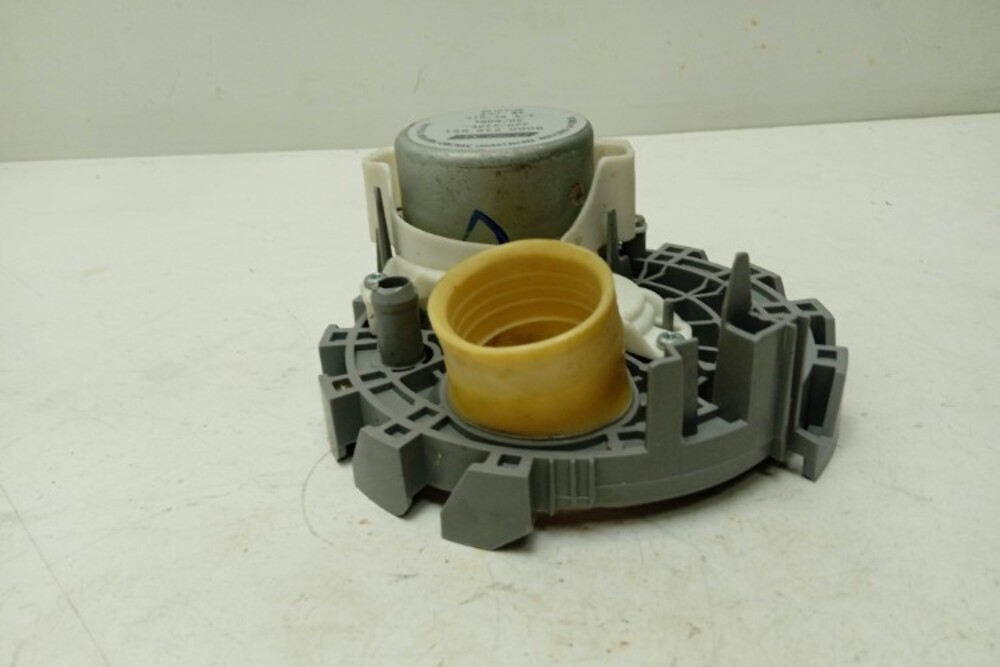 SRV53M00RU/06 ктп18 Распределитель потока для посудомоечной машины Bosch 9000461082 б/у