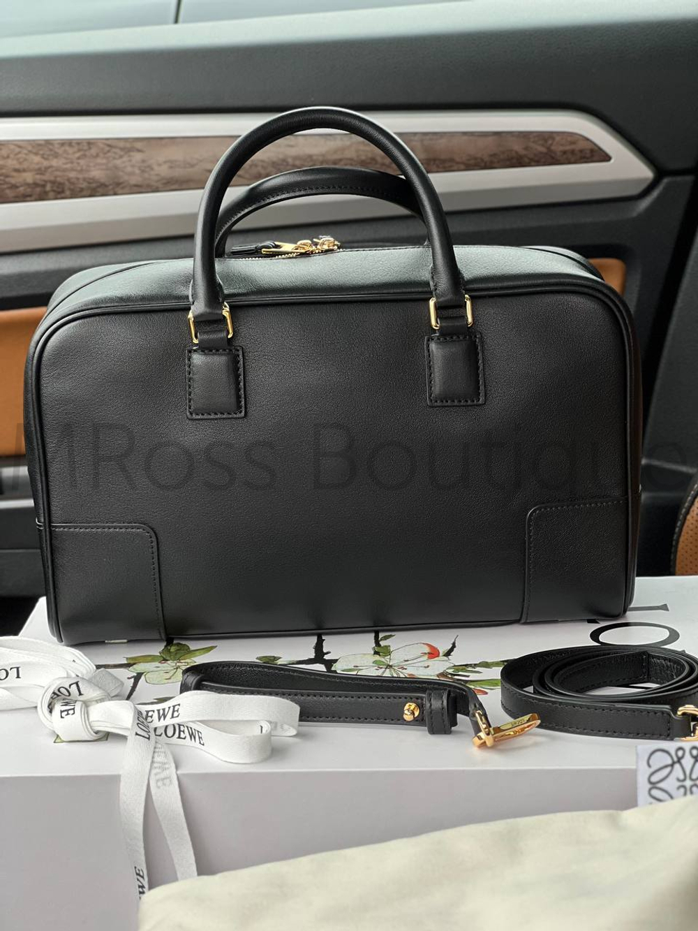 Сумка Loewe Amazona 28 из телячьей кожи наппа черная