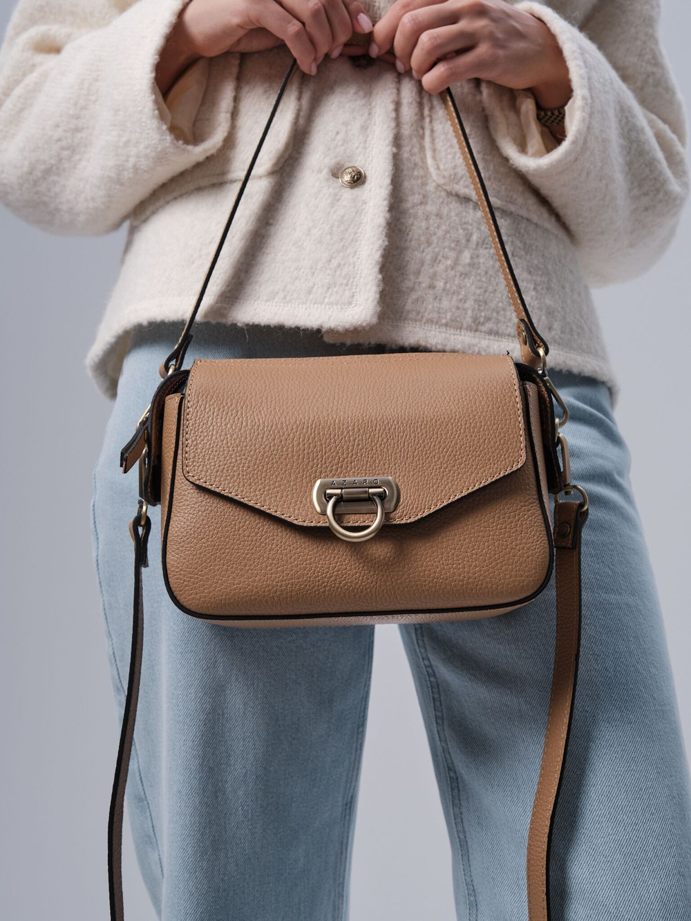 Сумка кожаная через плечо нюдовая