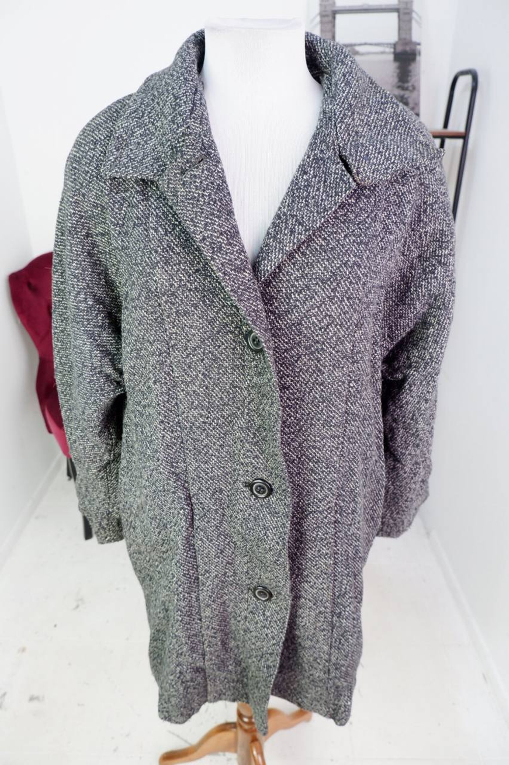 Пальто классического кроя, визуально на 50/52 размер