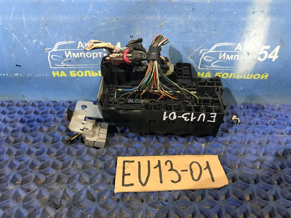 Блок предохранителей салонный NISSAN BLUEBIRD 1993