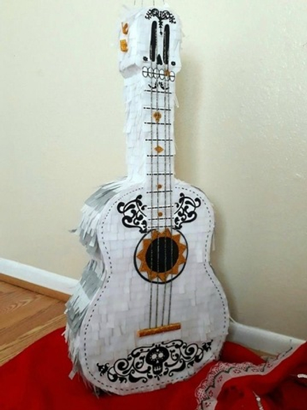 Пиньята "Гитара" 90 см + палка