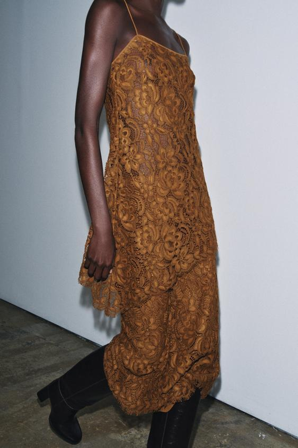 ZARA ЮБКА МИДИ ИЗ КРУЖЕВА — ZW COLLECTION LIMITED EDITION, ГОРЧИЧНЫЙ