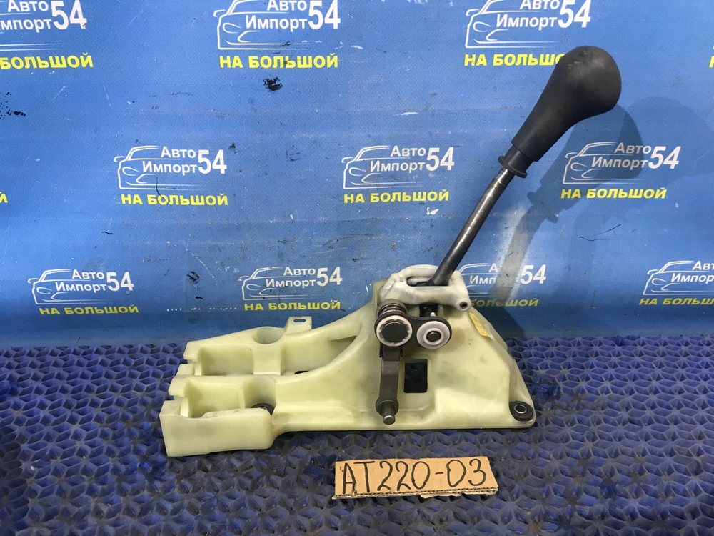 Селектор МКПП TOYOTA AVENSIS 1999