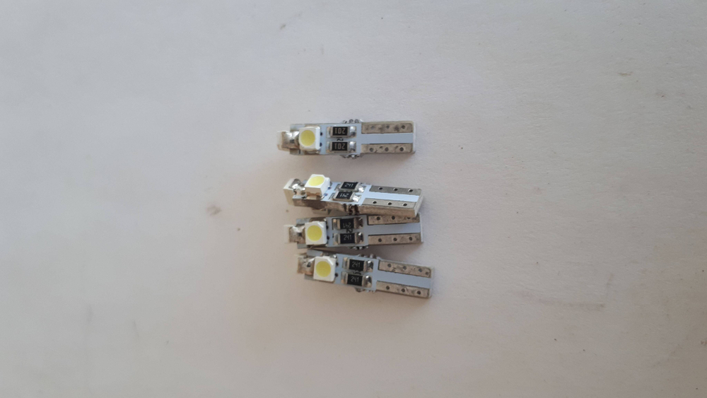 T5 (W1.2W) б/ц / Светодиодная лампа T5 (W1.2W), 3 светодиода 12 В. Белый, (2 шт. комплект)