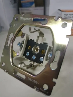 Розетка Legrand Valena + рамка 2 поста Белая