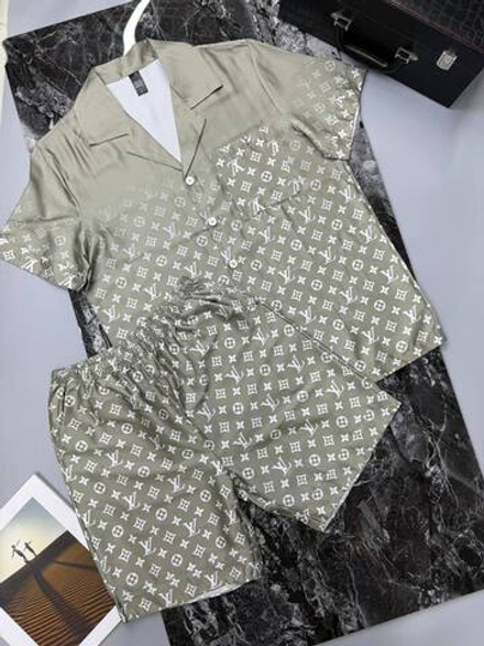 Прогулочный костюм Louis Vuitton