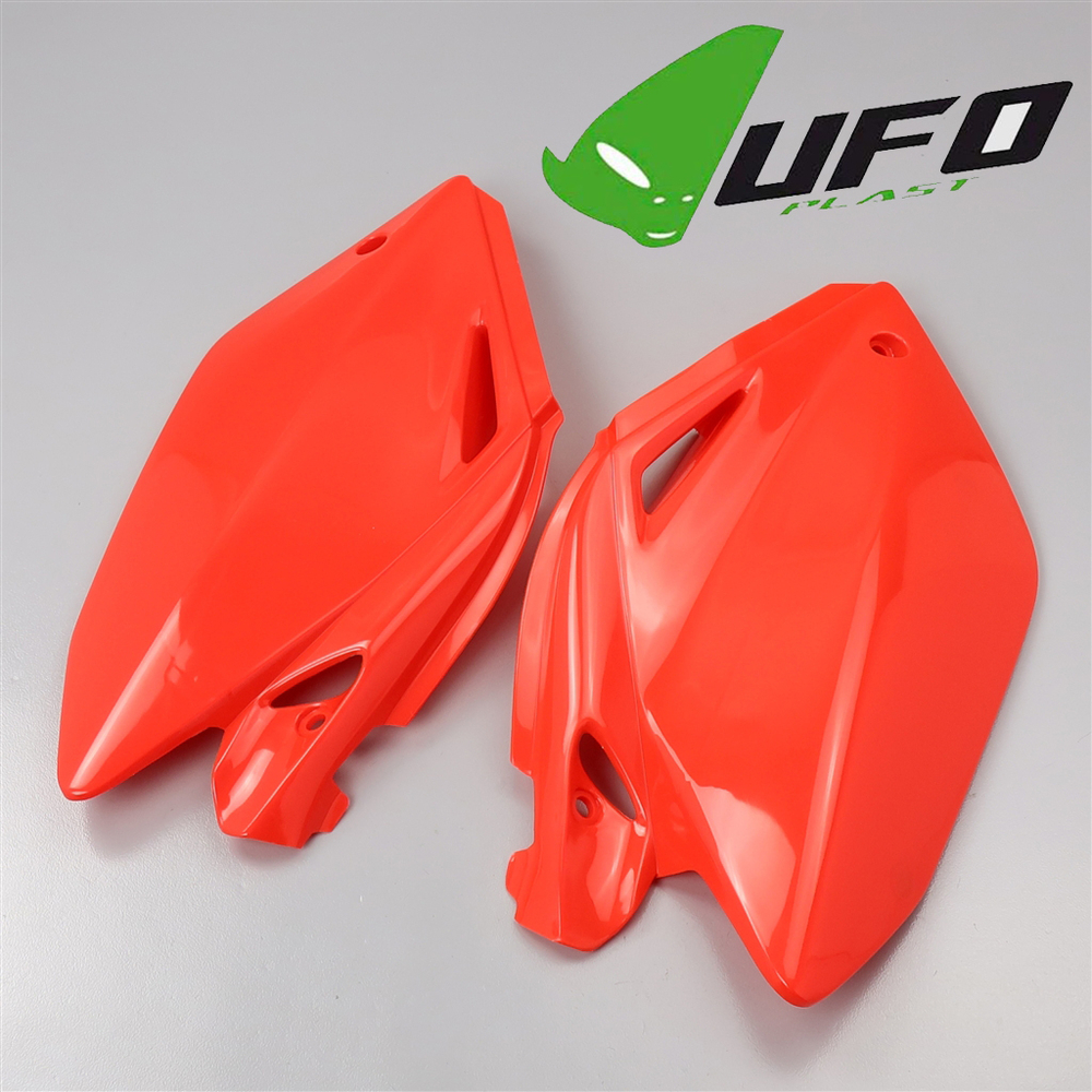 Пластик боковой задний UFO красный Honda CRF250R 04-05