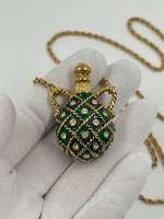 Кулон в виде амфоры с зелёной эмалью