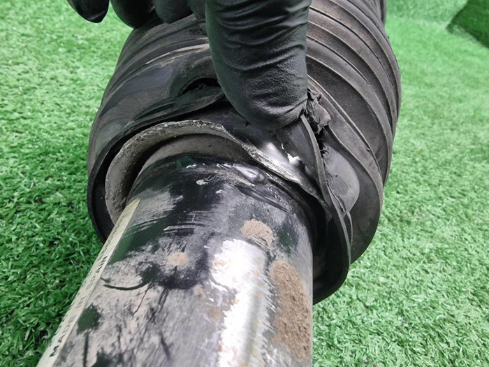 Стойка пневматическая левая Volvo XC90 2 (14-нв)