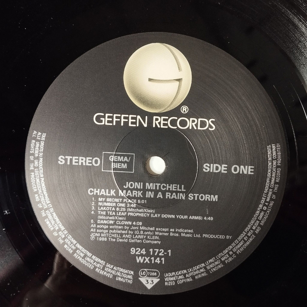 Винтажная виниловая пластинка LP Joni Mitchell Chalk Mark In A Rain Storm (Germany 1988)