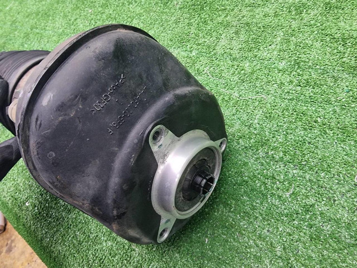 Стойка пневматическая передняя LH BMW X7 G07 19-нв