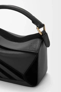 Loewe Маленькая сумка Puzzle из классической телячьей кожи и замши, черный