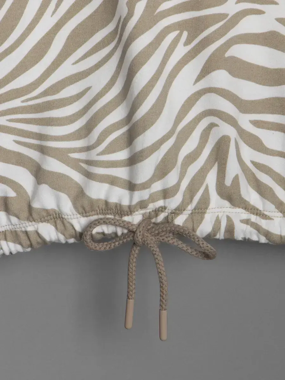 Костюм для девочки с юбкой осенний