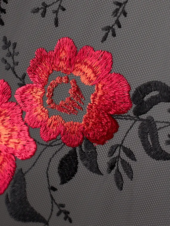 05-127 Вышивка на неэл. сетке 22 см, черный/оранжевый/красный (левая)