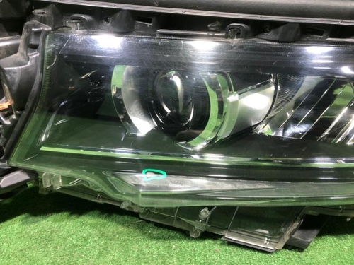 Фара левая Toyota Land Cruiser Prado 150 (2017-н.в.) LED