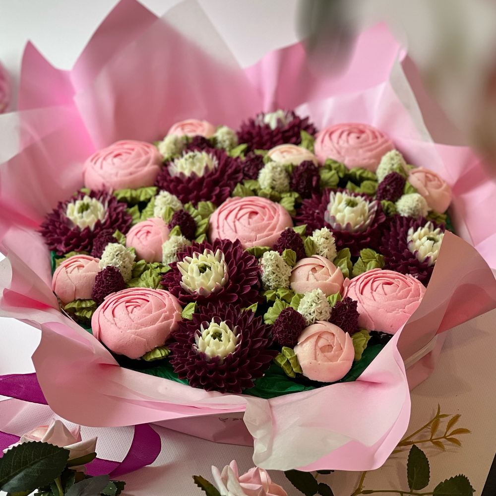 Букет цветочных капкейков хризантемы с пионами 19 шт