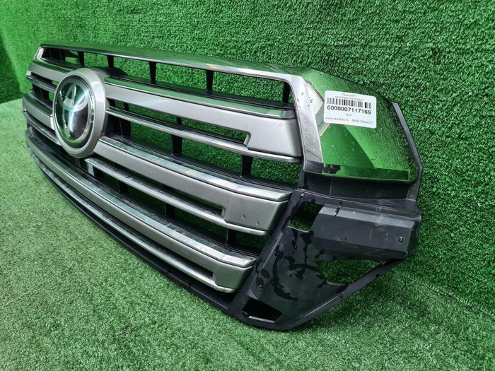 Решетка радиатора Toyota Land Cruiser 200 (15-21)