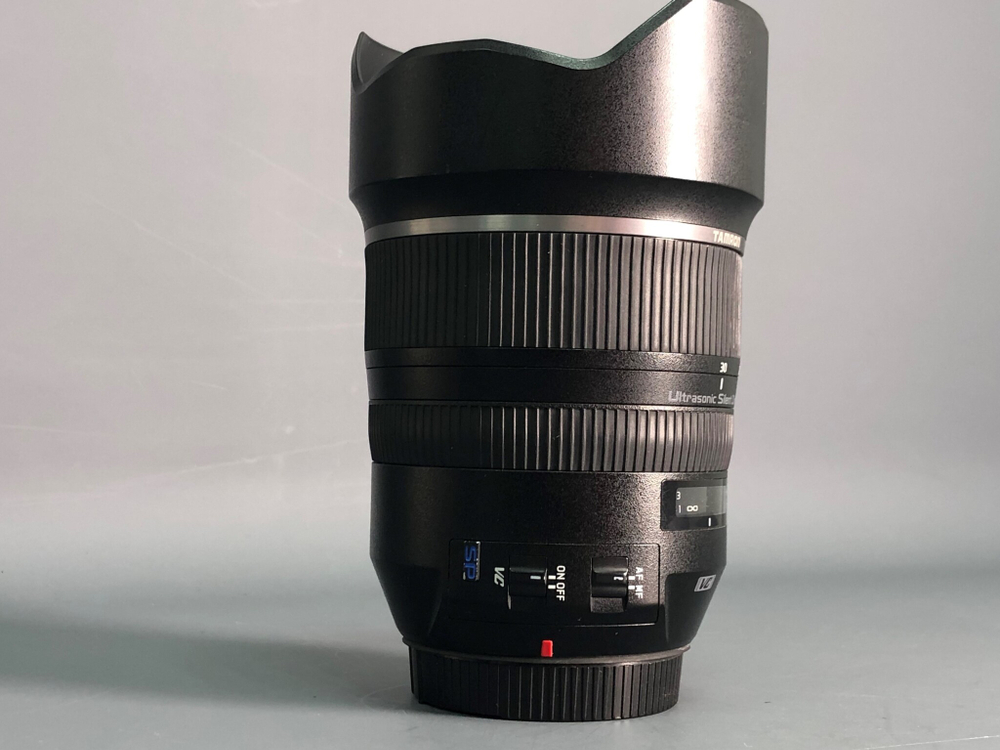 Tamron SP 15-30mm f/2.8 Di VC USD Canon EF скол бленда