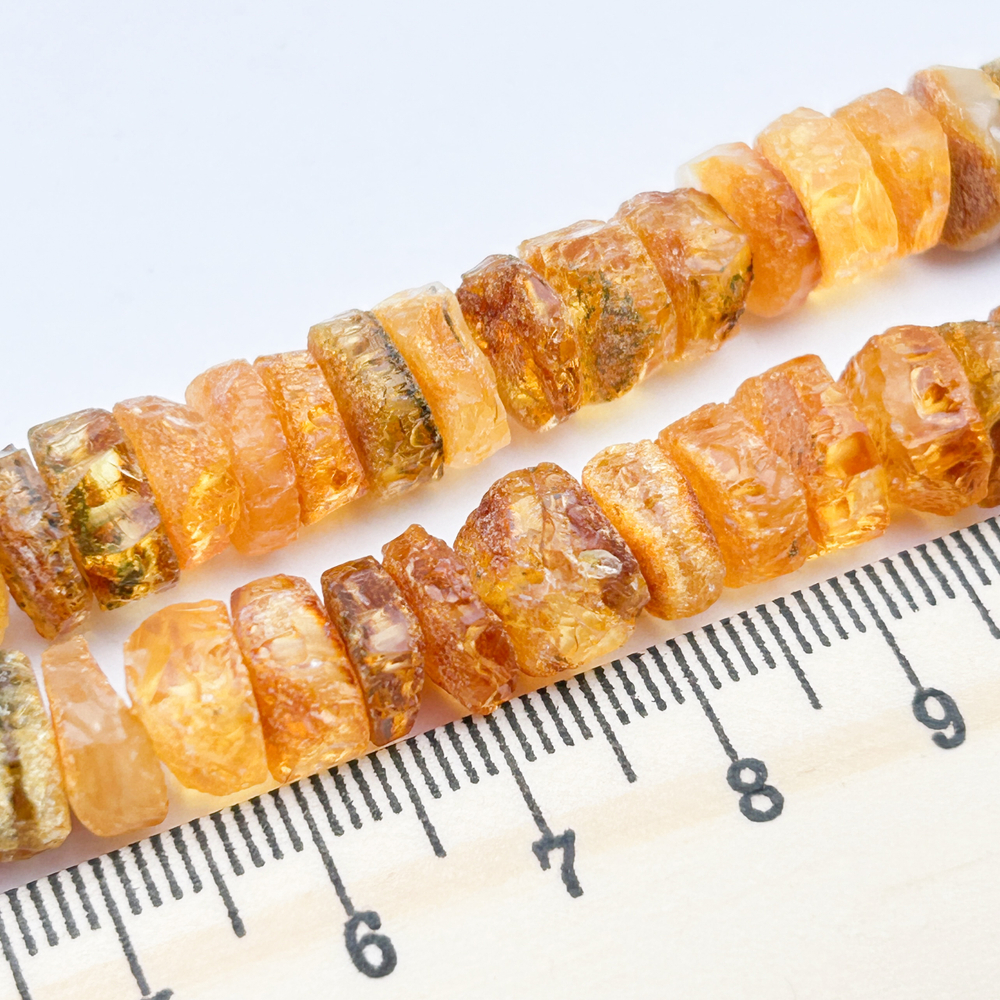 Янтарь фриформ бусины, размер 8,9-10,4*2,7-5,8 мм, цена за отрезок 9,5 см (1/4 нити)