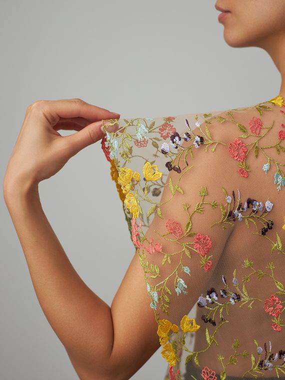 05-71 Вышивка на неэластичной сетке, 18 см, телесный, полевые цветы