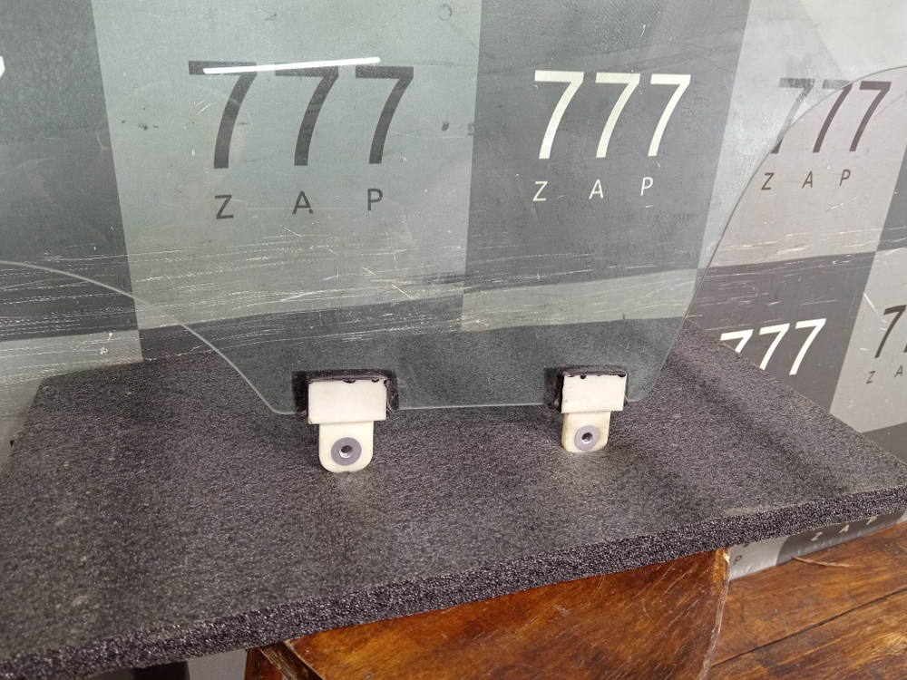 Стекло двери передней левой Omoda C5 22-нв Б/У Оригинал 555000274AA