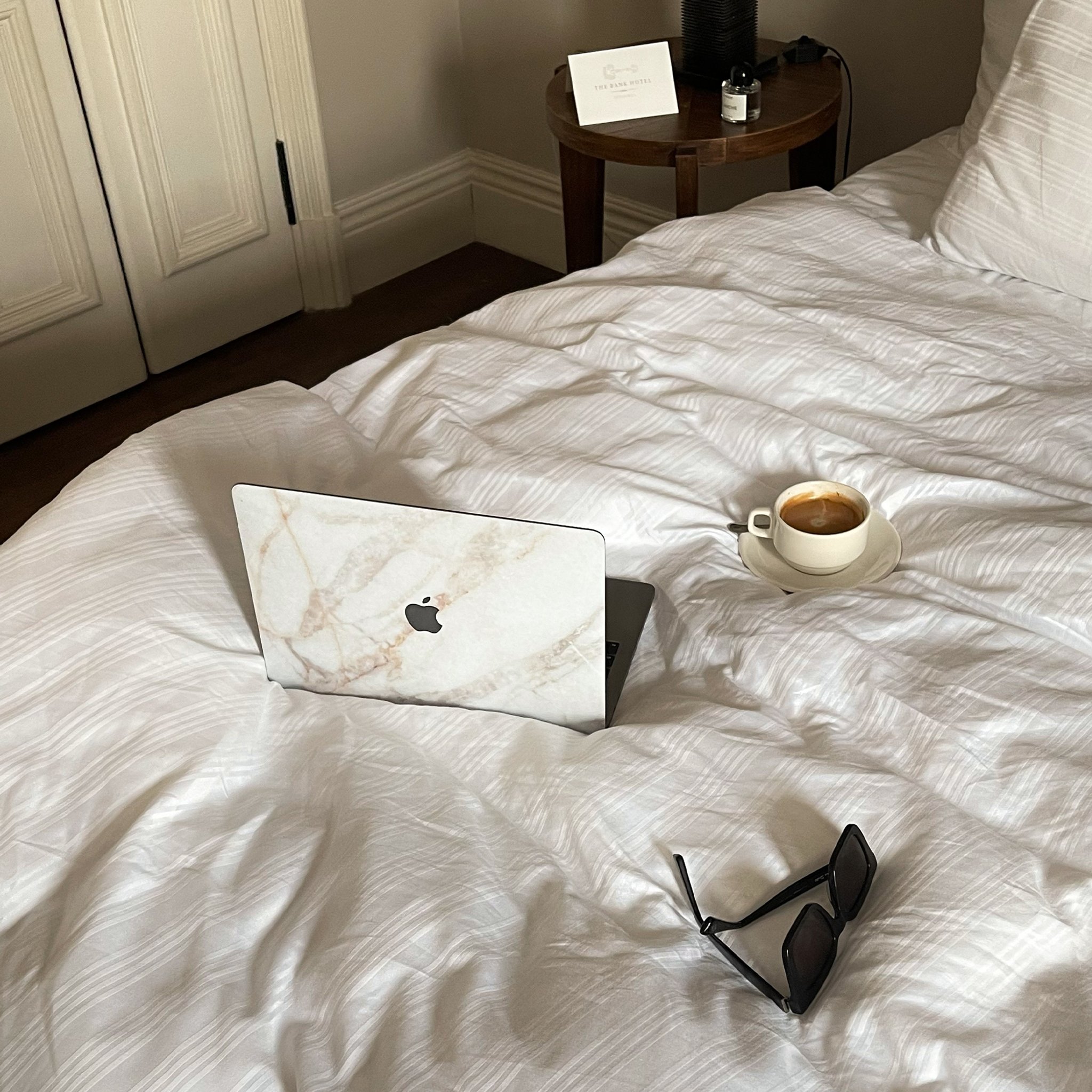 Виниловая наклейка ORBIT для MacBook