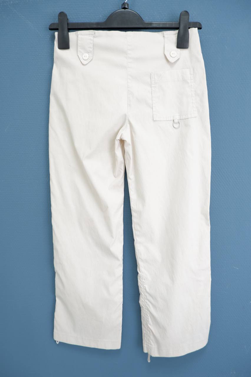 Брюки с контрастными карманами 40 размер