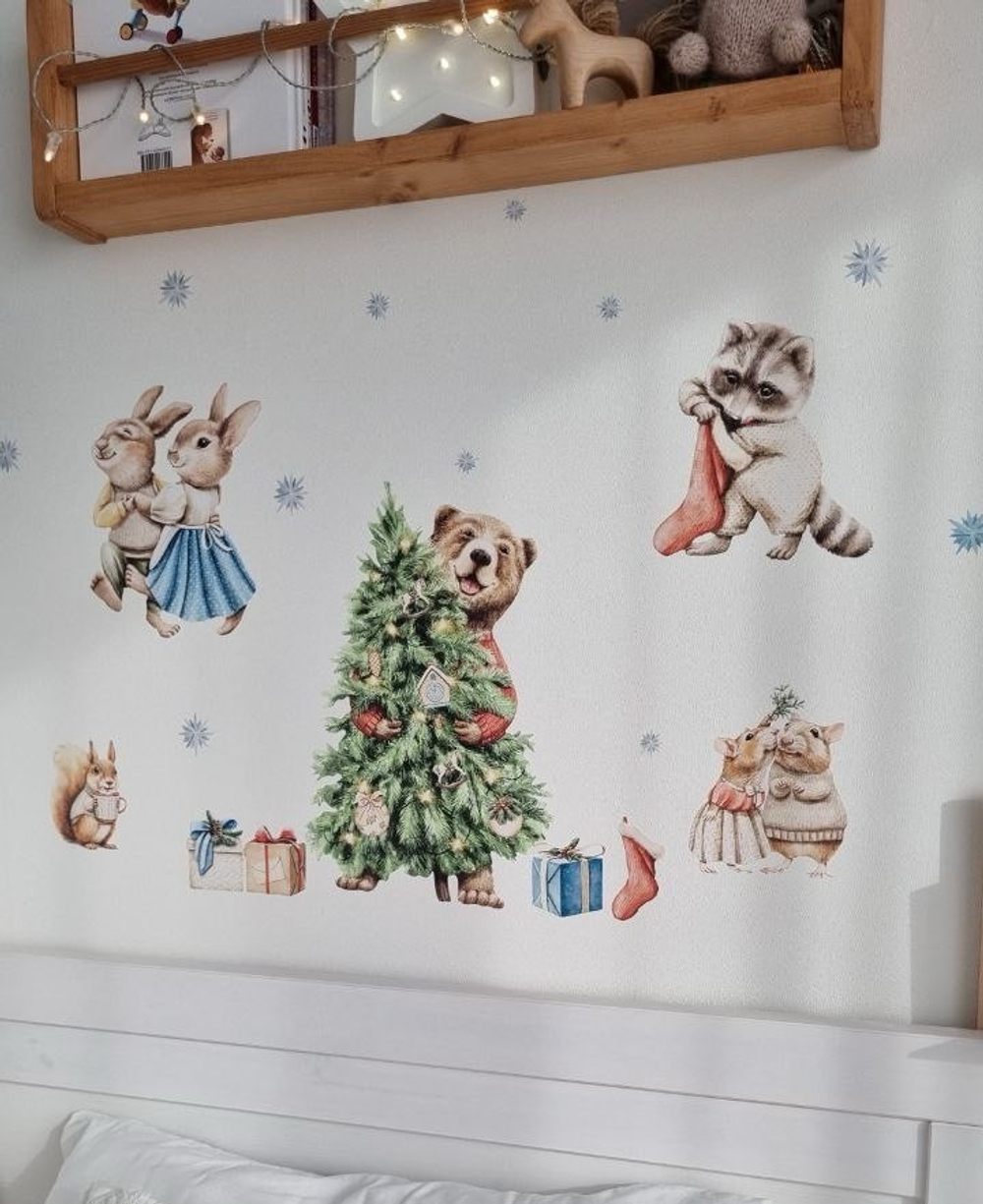 Новогодние наклейки для окон, стен и мебели  В ГОСТЯХ У МИШКИ