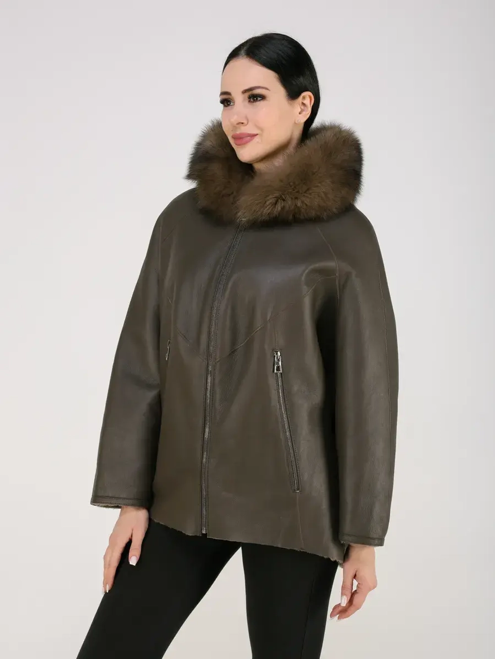 Дубленка зимняя натуральная с капюшоном оверсайз