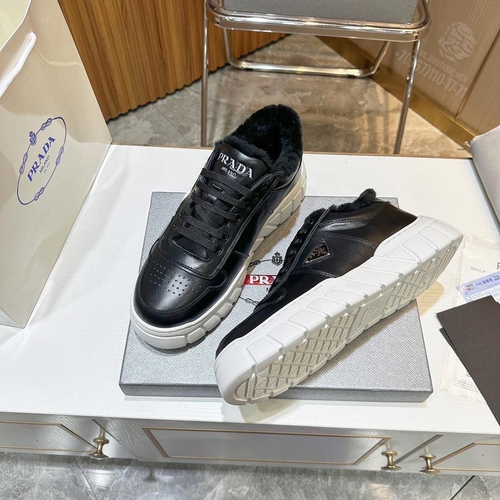 Кроссовки Prada