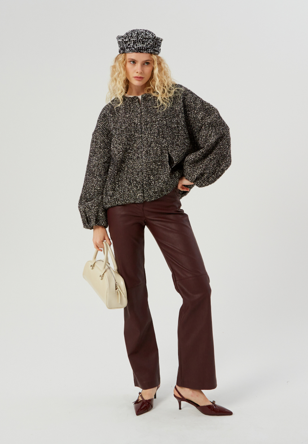 Брюки женские из экокожи винные