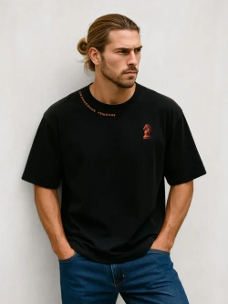 Футболка черная с принтом лошадь нелинейное решение