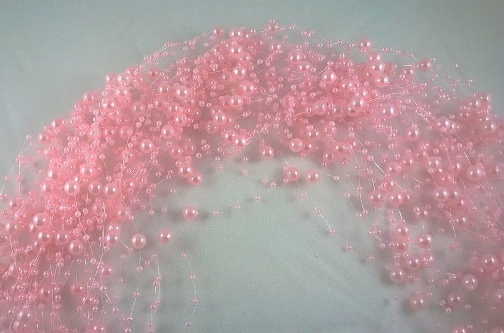 `Бусины на леске, диаметр бусин 3 мм и 8 мм, длина нити 1,3 м, цвет светло-розовый