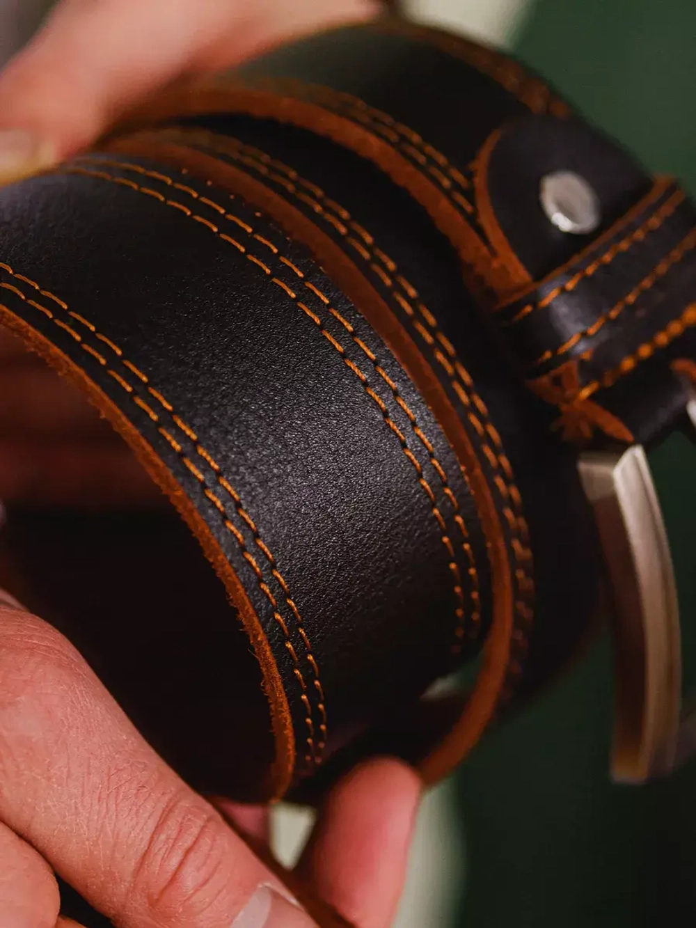 Ремень из натуральной кожи с пряжкой, подарочный