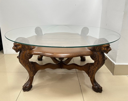 Журнальный столик с головами львов