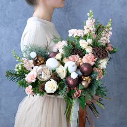 Зимний букет "Гармония" в эко-стиле с маттиолой
