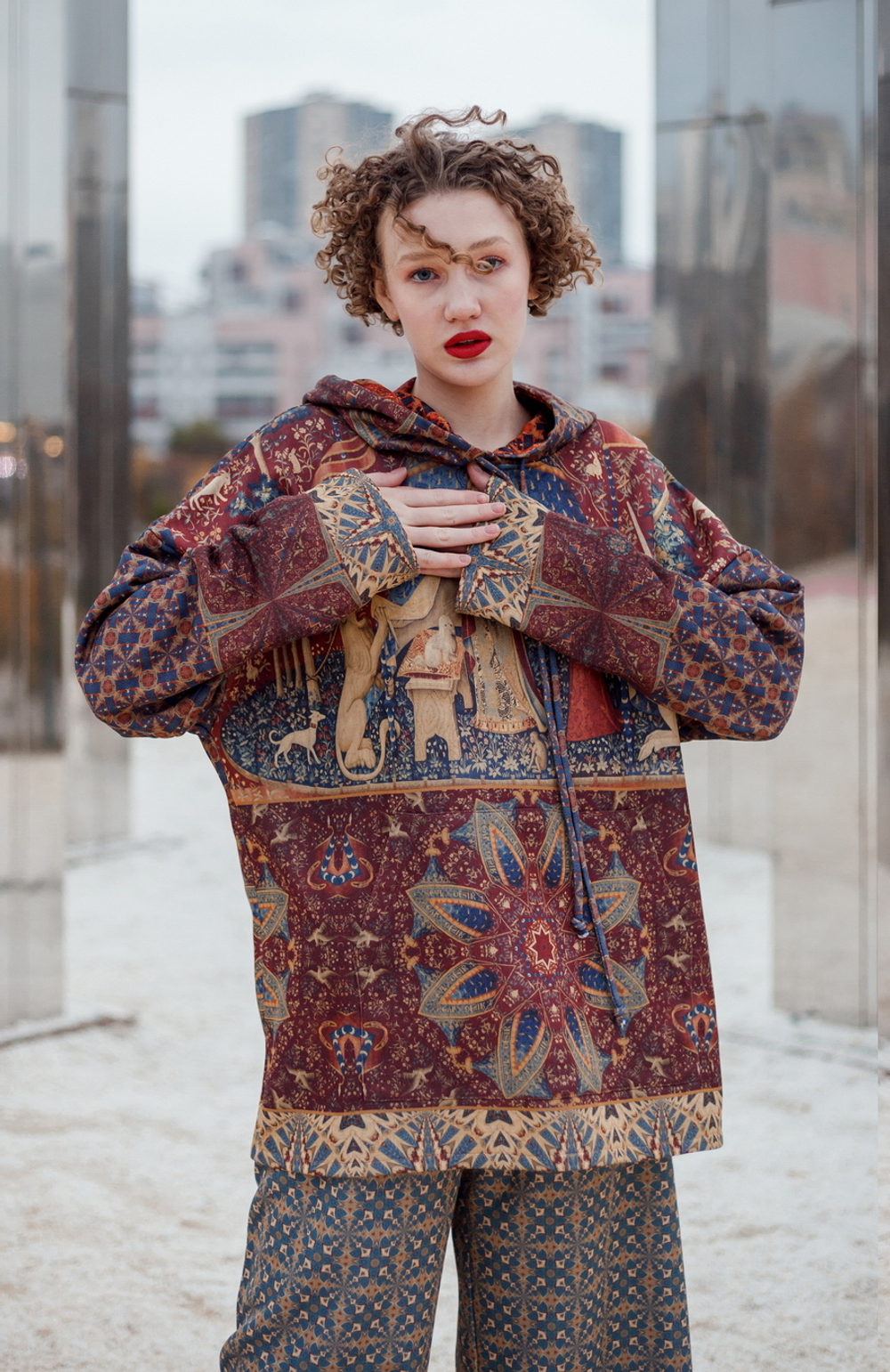 Комплект (худи и брюки) "Дама с Единорогом", по мотивам серии средневековых гобеленов