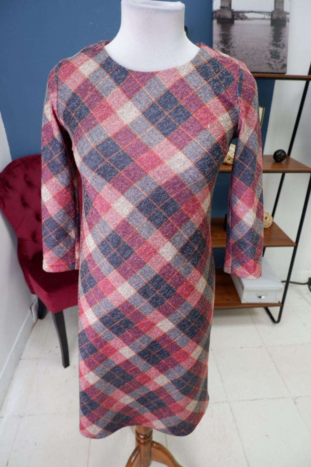 Платье Deniza лаконичное 44 размер, новое