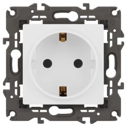 Розетка ЭРА Elegance 14-2101-01М с заземлением 2P+E Schuko 16А-250В белый матовый