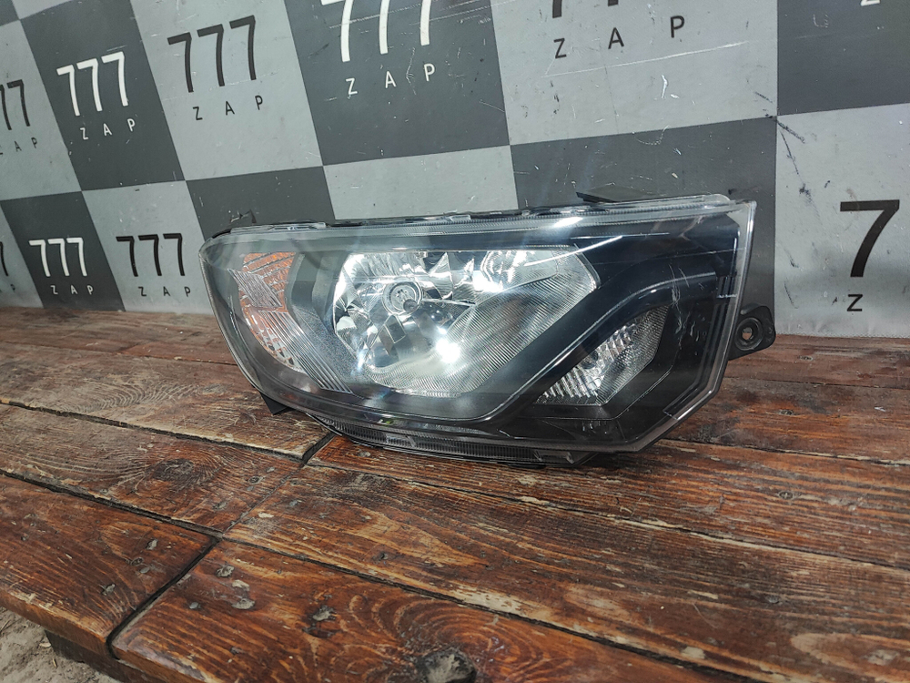 Фара правая LADA Granta 18-нв Б/У Оригинал 8450100856