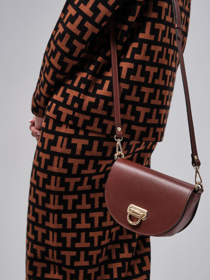 Сумка кожаная на плечо кросс-боди темно-коричневая