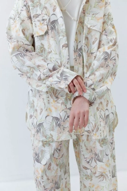 Объемная мужская рубашка с тропическими цветами