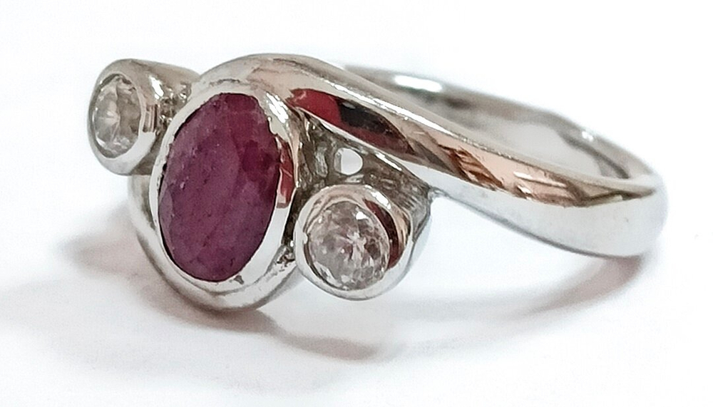 Ювелирное кольцо из серебра 925 пробы с драгоценным камнем рубин,размер 17